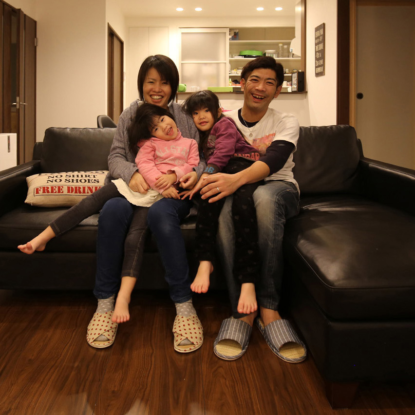 スキップフロアで生活にリズムを演出しながらシンプルに暮らす家