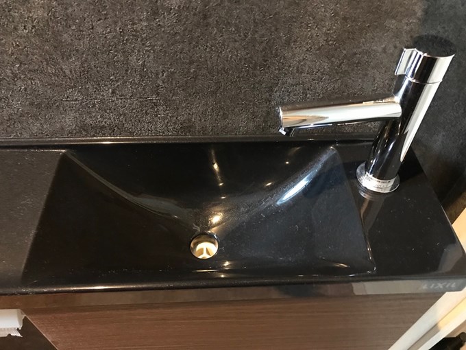 手洗い器の水垢取り完了20181213