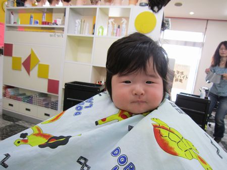 髪を切りました