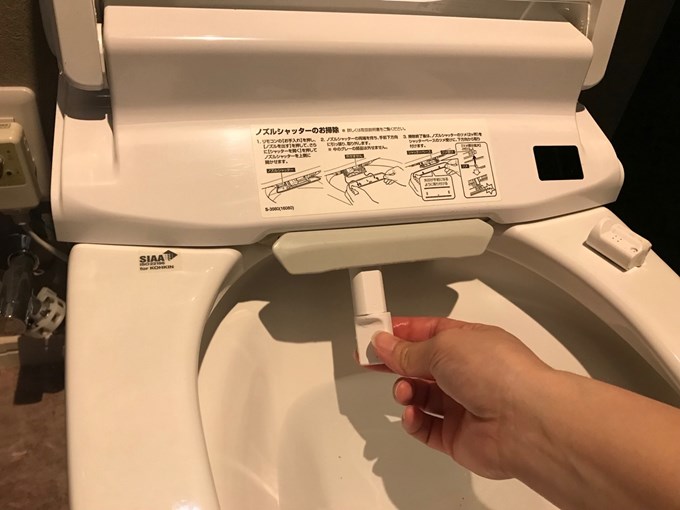 【福岡県遠賀郡岡垣町】注文住宅のtoyo style<トーヨースタイル>LIXILのトイレはウォシュレットのノズル掃除が出来るのですごく良い！