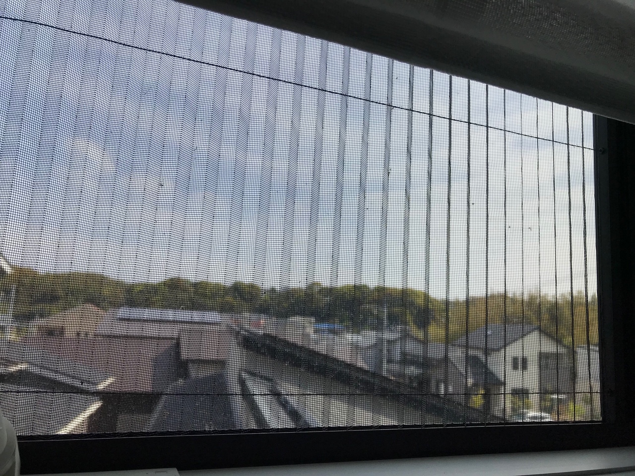 プリーツ網戸の掃除