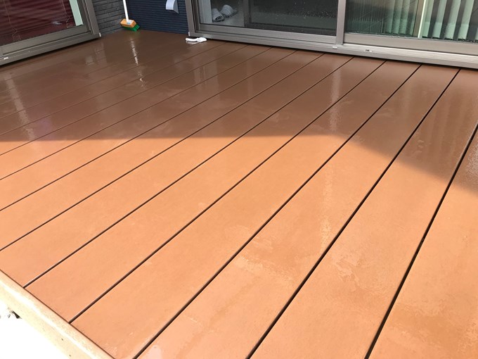 今の季節 ウッドデッキが最高 たまにはお手入れ