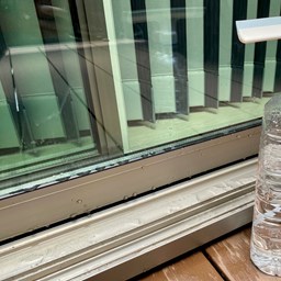 ベランダ掃除でハプニング