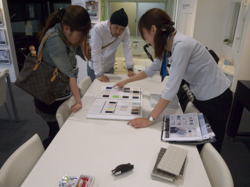 ショールームにて