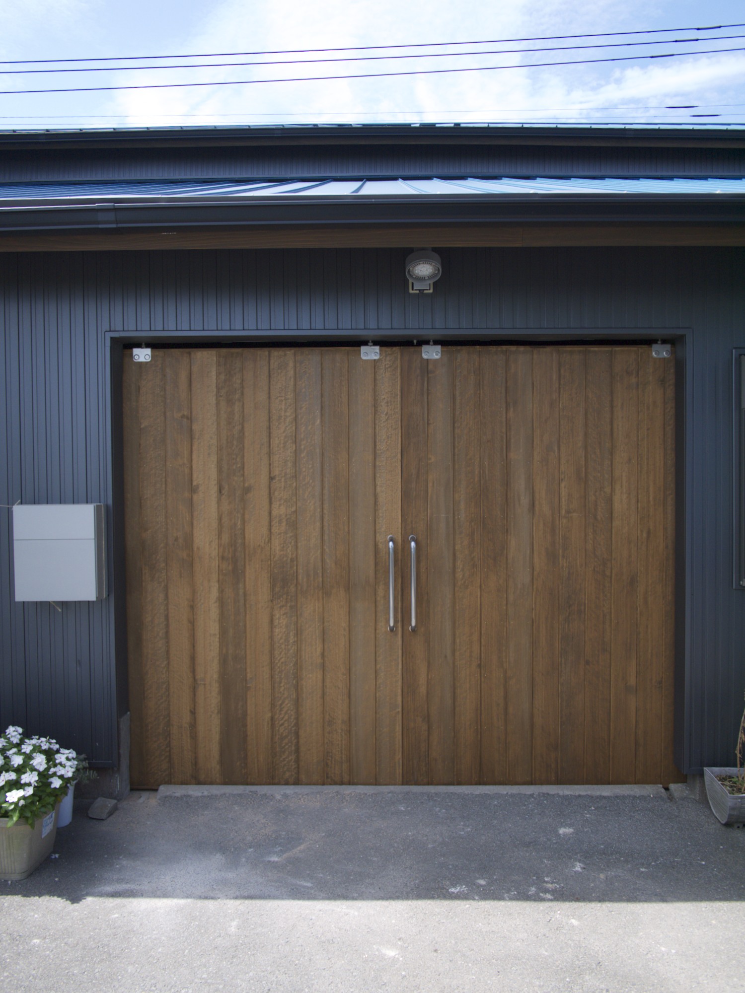 建具の取付完了。ビフォーアフター