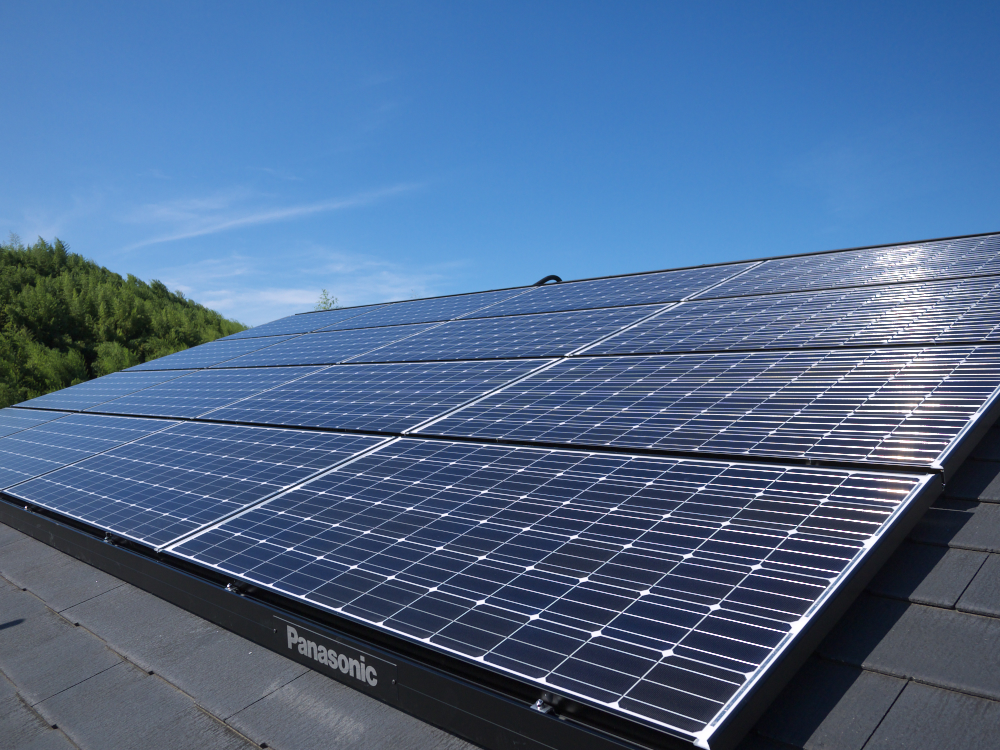 我が家にも太陽光パネルが載りました