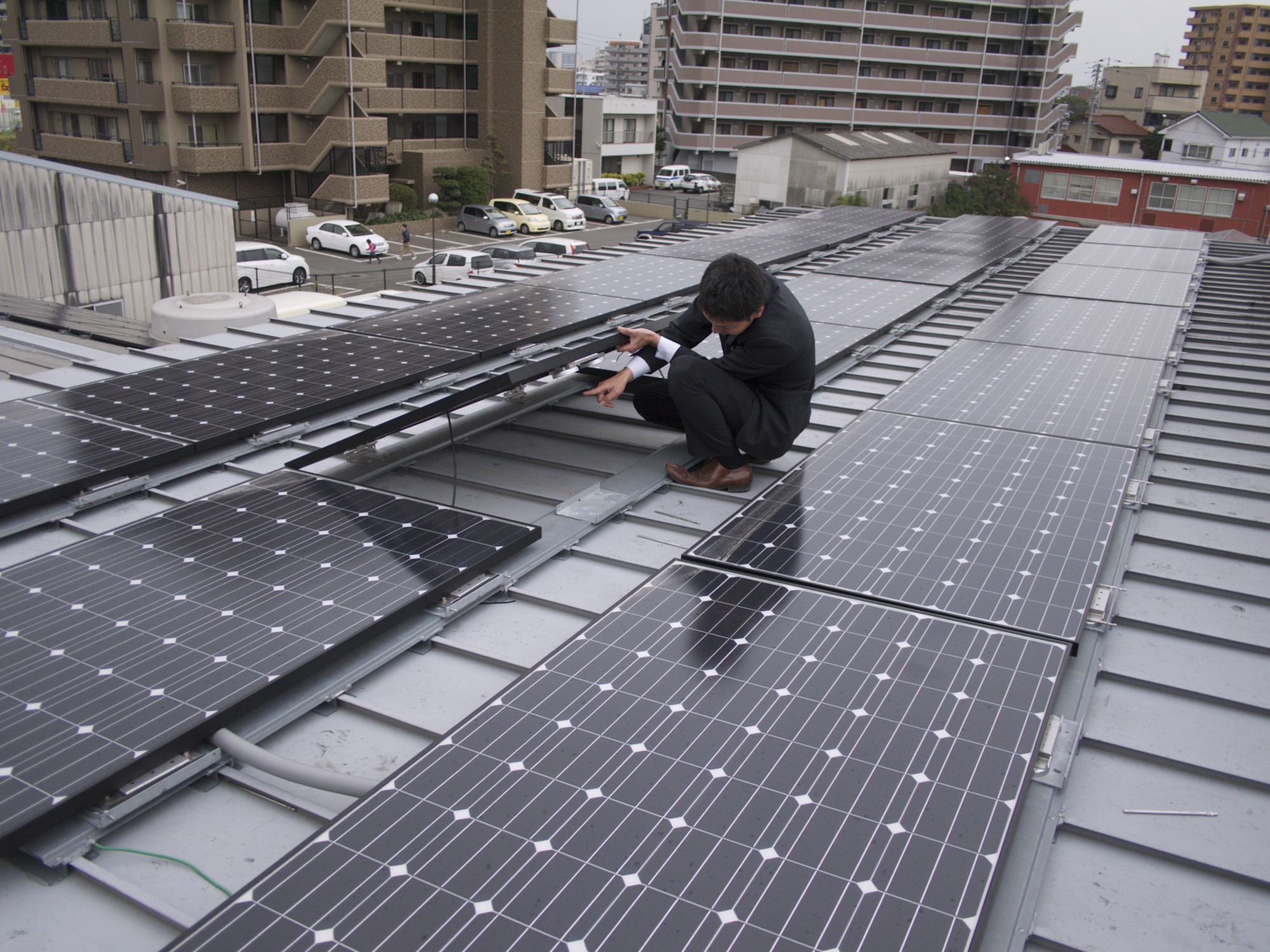 屋根に穴を開けないソーラー
