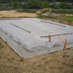 基礎工事のポイント～土壌処理、防湿シート施工～