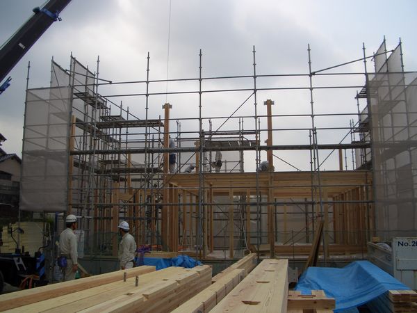 HABITAモデルハウス、上棟の様子。