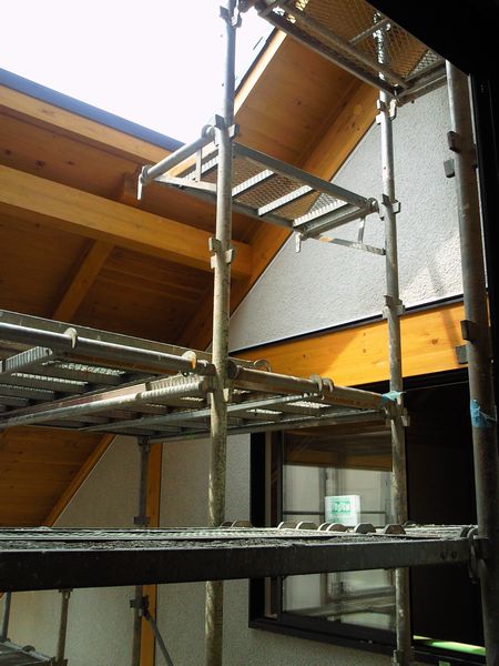 外壁仕上げ再開しました。